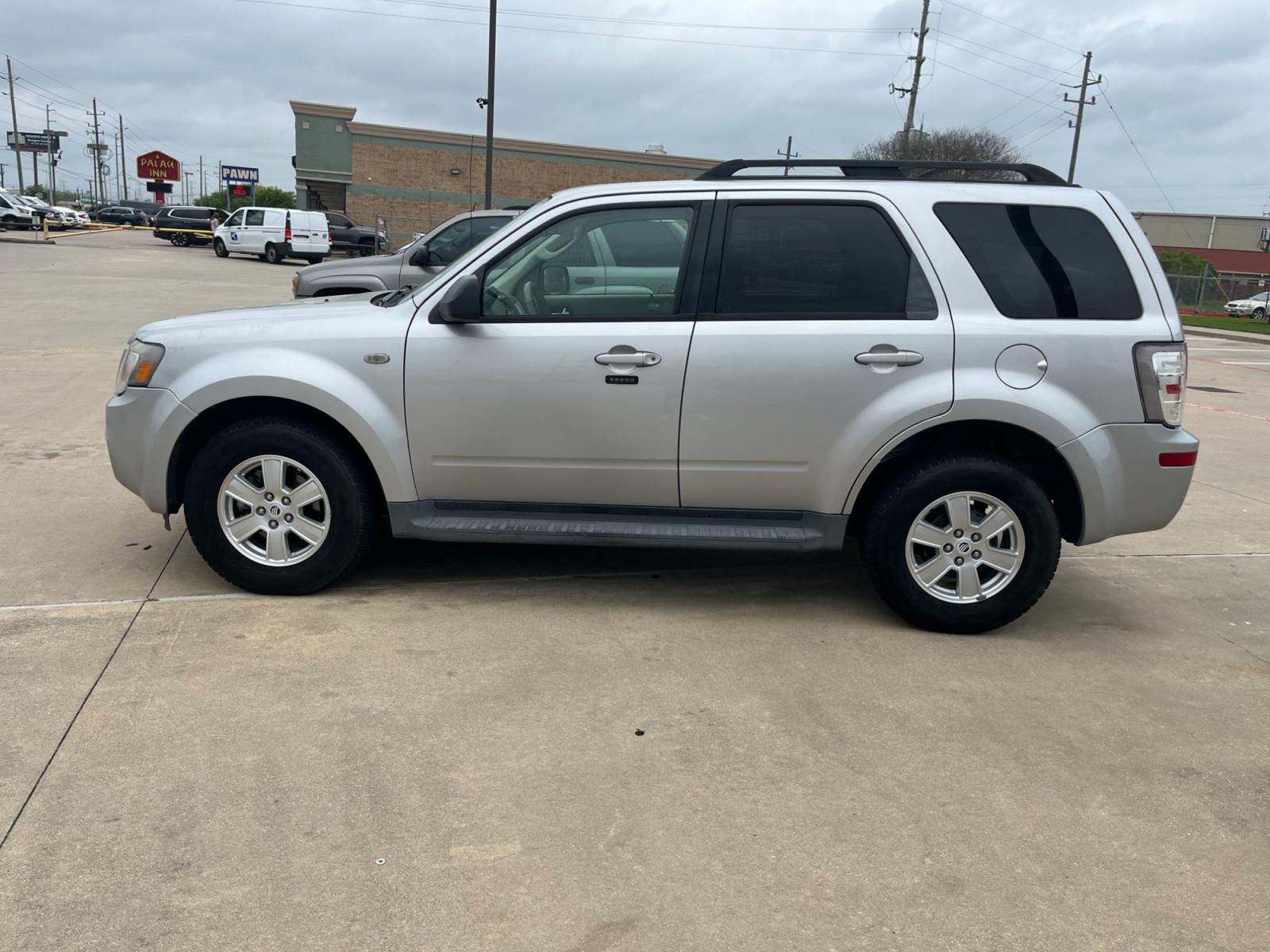 2009 SILVER /gray Mercury Mariner V6 2WD (4M2CU81G49K) with an 3.0L V6 engine, 6-Speed Automatic transmission, located at 14700 Tomball Parkway 249, Houston, TX, 77086, (281) 444-2200, 29.928619, -95.504074 - Photo #3